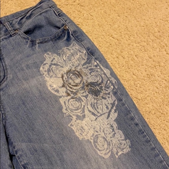 Baccini Cropped Jeans - Picture 2 of 13